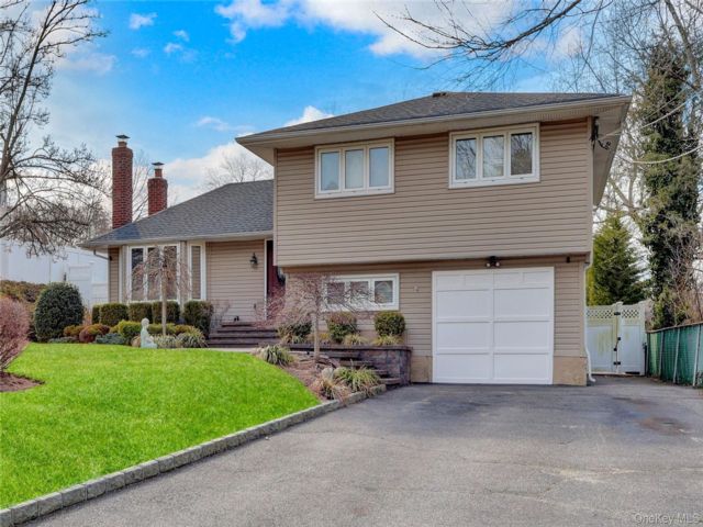[Smithtown Real Estate, listing number 7271742]