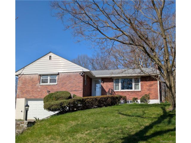 3 BR,  2.00 BTH &nbsp;Ranch style home in Newburgh