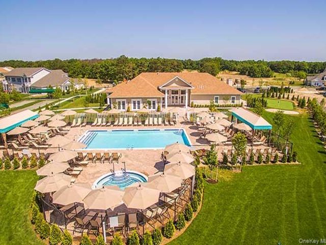  2 BR,  2.00 BTH &nbsp;Other style home in Shirley