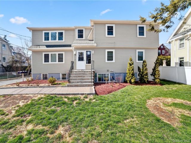  6 BR,  6.00 BTH &nbsp;Raised ranch style home in New Rochelle