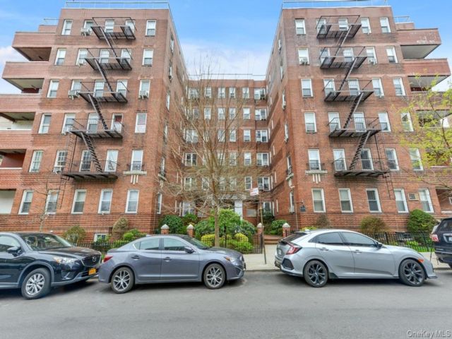  2 BR,  1.00 BTH &nbsp;Other style home in Rego Park