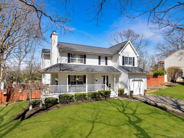  5 BR,  3.00 BTH &nbsp;Colonial style home in Farmingville