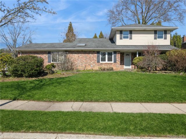  4 BR,  3.00 BTH &nbsp;Splanch style home in Woodbury