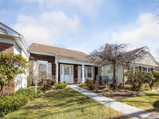  2 BR,  2.00 BTH &nbsp;Other style home in Mount Sinai