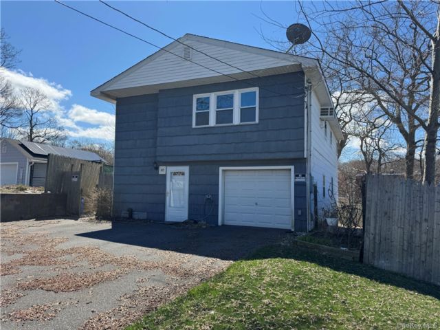  5 BR,  2.00 BTH &nbsp;Hi ranch style home in Sound Beach