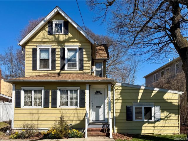  4 BR,  2.00 BTH &nbsp;Colonial style home in Merrick