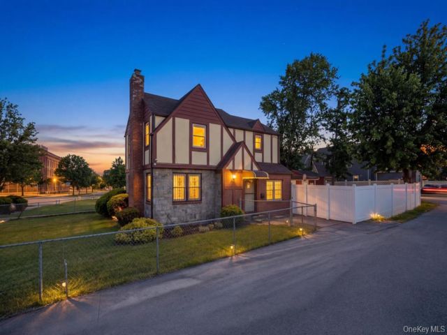  4 BR,  3.00 BTH &nbsp;Tudor style home in Cambria Heights