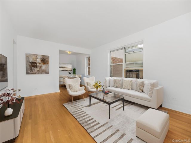  1 BR,  1.00 BTH &nbsp;Garden style home in Bronxville