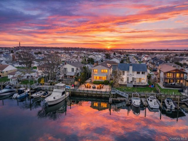  4 BR,  3.00 BTH &nbsp;Hi ranch style home in Freeport