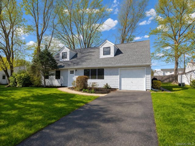  4 BR,  3.00 BTH &nbsp;Cape cod style home in Port Jefferson