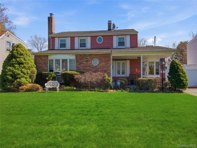  4 BR,  2.00 BTH &nbsp;Exp cape style home in Carle Place