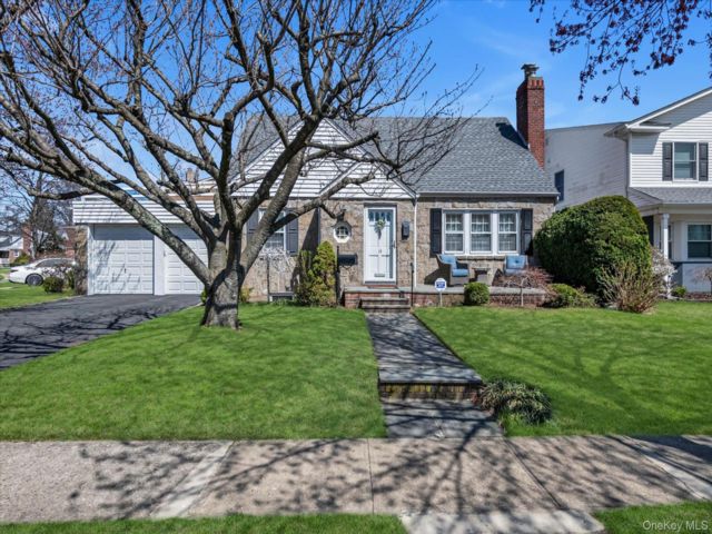  4 BR,  2.00 BTH &nbsp;Cape cod style home in New Hyde Park