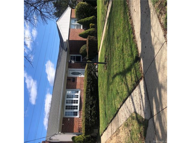  3 BR,  1.00 BTH &nbsp;Ranch style home in Bethpage