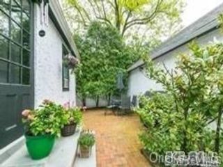 3 BR,  2.00 BTH &nbsp;Tudor style home in Great Neck