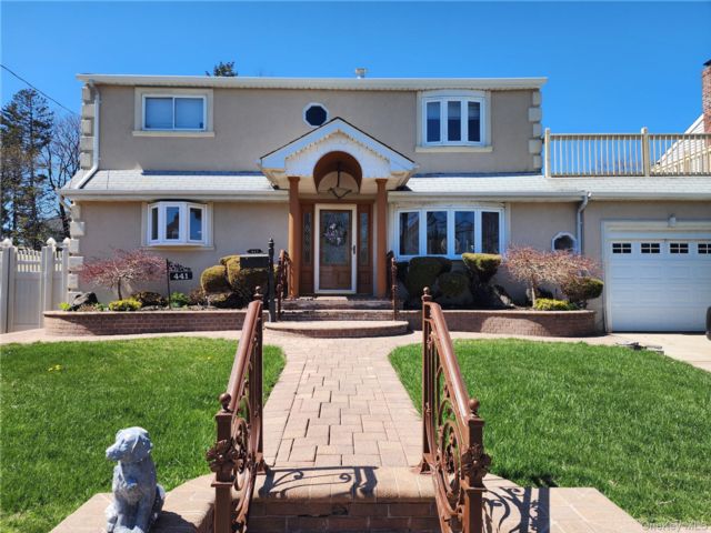  2 BR,  1.00 BTH &nbsp;Colonial style home in Valley Stream