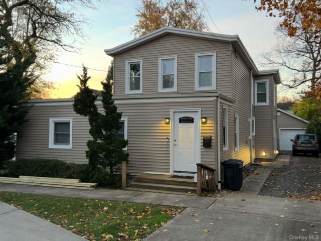  5 BR,  3.00 BTH &nbsp;Colonial style home in Oceanside