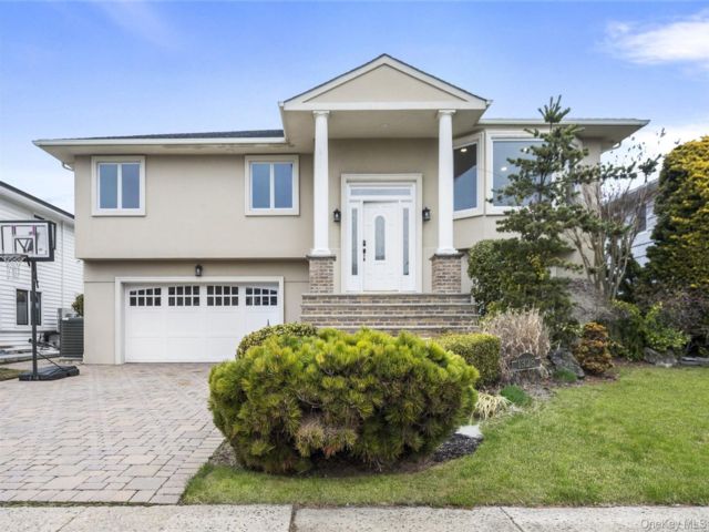  5 BR,  4.00 BTH &nbsp;Hi ranch style home in Atlantic Beach