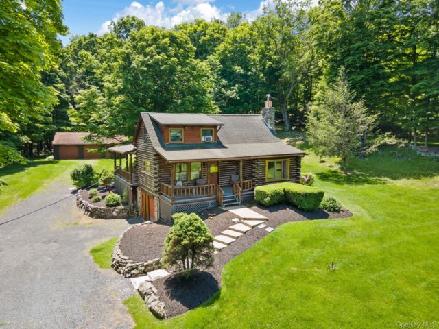  3 BR,  2.00 BTH &nbsp;Cabin style home in Montgomery