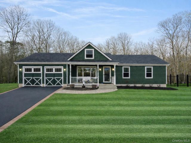  3 BR,  3.00 BTH &nbsp;Ranch style home in Ridge