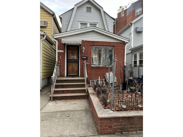  3 BR,  3.00 BTH &nbsp;Cape cod style home in Forest Hills