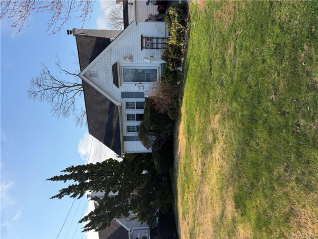  2 BR,  1.00 BTH &nbsp;Cape cod style home in West Babylon