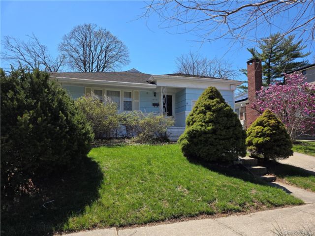  3 BR,  2.00 BTH &nbsp;Ranch style home in Bayside