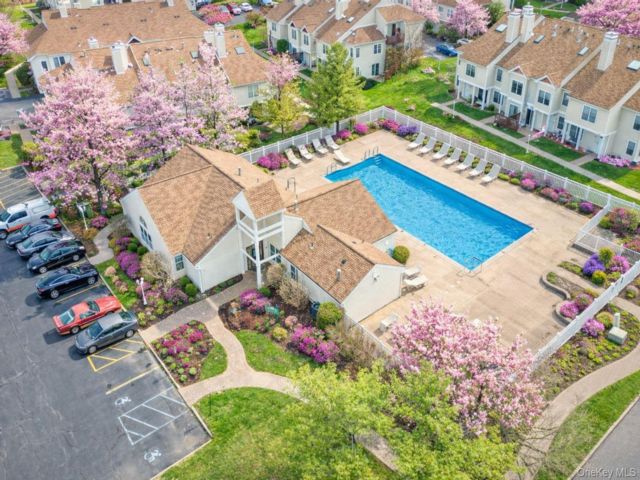  3 BR,  2.00 BTH &nbsp;Condo style home in Chester