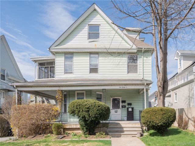  9 BR,  3.00 BTH &nbsp;House style home in Mount Vernon