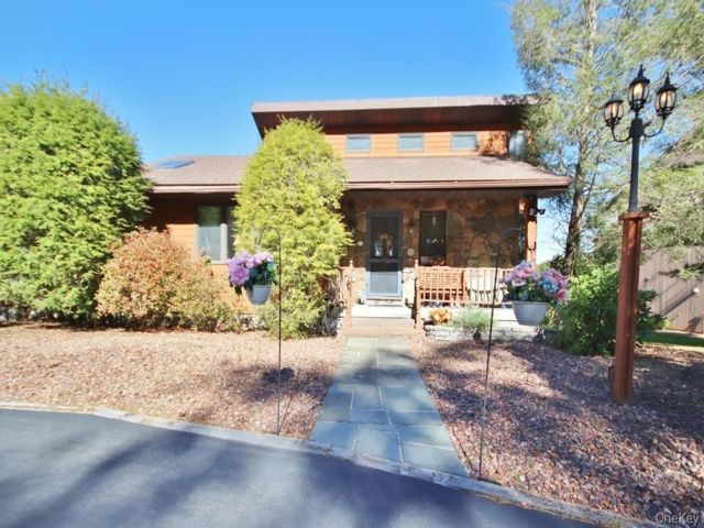  4 BR,  2.00 BTH &nbsp;Contemporary style home in Rock Hill