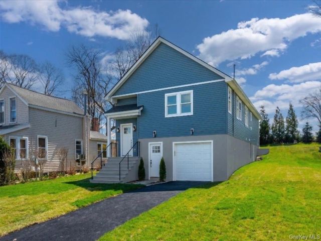  5 BR,  3.00 BTH &nbsp;Split ranch style home in White Plains