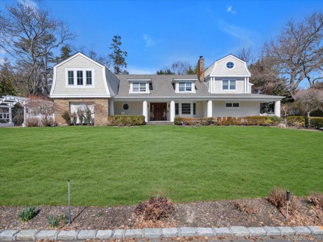  5 BR,  4.00 BTH &nbsp;Exp ranch style home in Hewlett Harbor