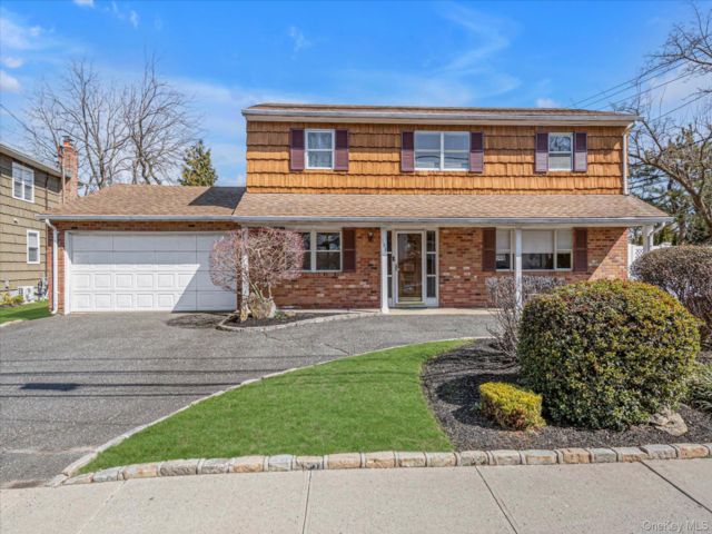  4 BR,  3.00 BTH &nbsp;Colonial style home in Woodmere