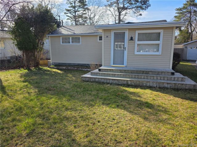  2 BR,  1.00 BTH &nbsp;Cottage style home in Hampton Bays