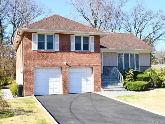  3 BR,  3.00 BTH &nbsp;Split level style home in Yonkers