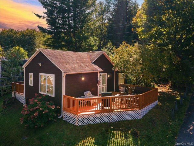  2 BR,  2.00 BTH &nbsp;Other style home in Loch Sheldrake