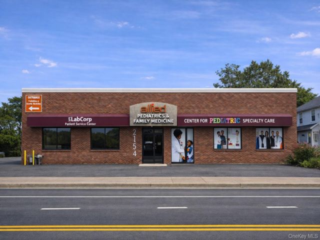 Studio,  0.00 BTH &nbsp;Commercial style home in Bellmore