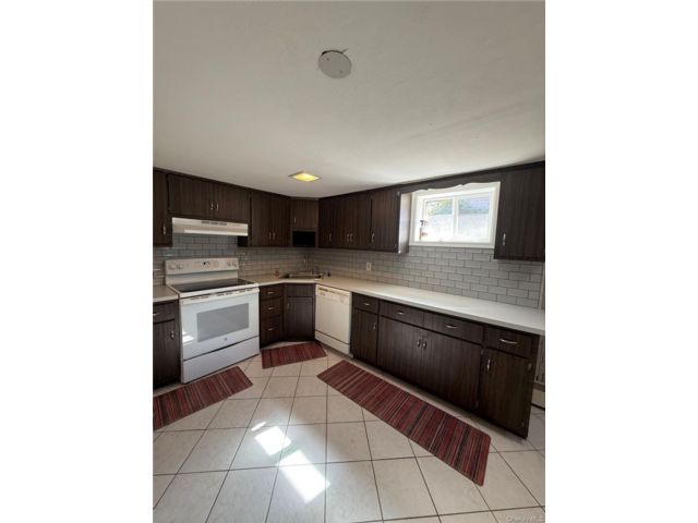 1 BR,  1.00 BTH &nbsp;Ranch style home in Commack