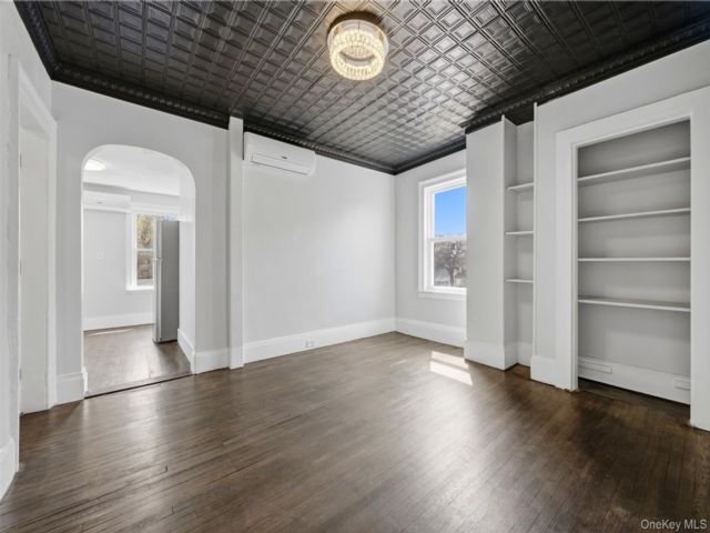 [Newburgh Real Estate, listing number 7272537]