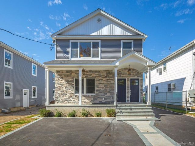  3 BR,  2.00 BTH &nbsp;Colonial style home in Garden City South