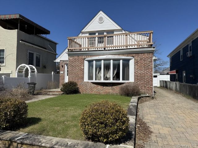  2 BR,  2.00 BTH &nbsp;Exp ranch style home in Long Beach