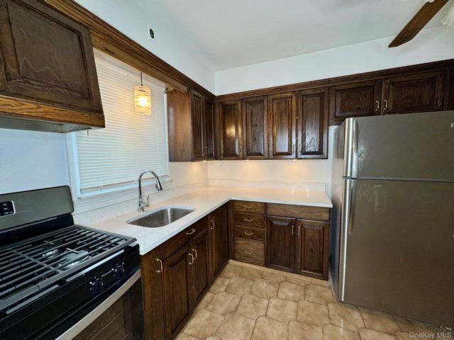  2 BR,  1.00 BTH &nbsp;Contemporary style home in Bayside