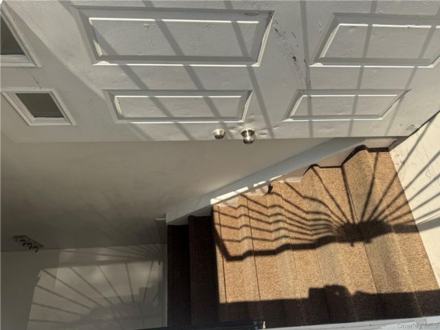  3 BR,  2.00 BTH &nbsp;Contemporary style home in Howard Beach