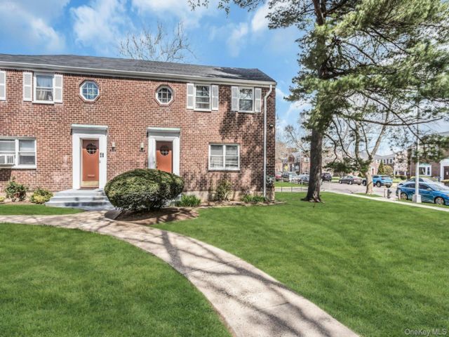  1 BR,  1.00 BTH &nbsp;Garden style home in Rosedale