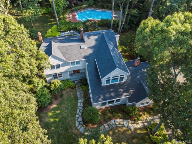  4 BR,  5.00 BTH &nbsp;Modern style home in Setauket