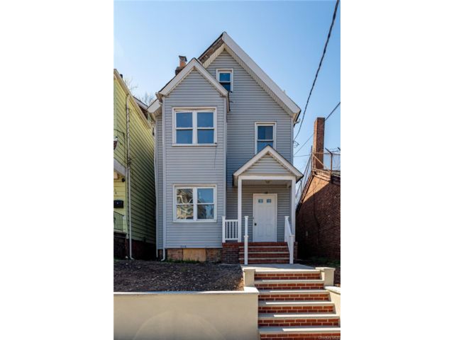  4 BR,  2.00 BTH &nbsp;Colonial style home in West Brighton