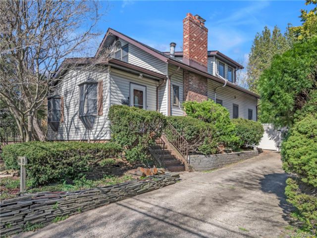  5 BR,  4.00 BTH &nbsp;Exp cape style home in Bayside