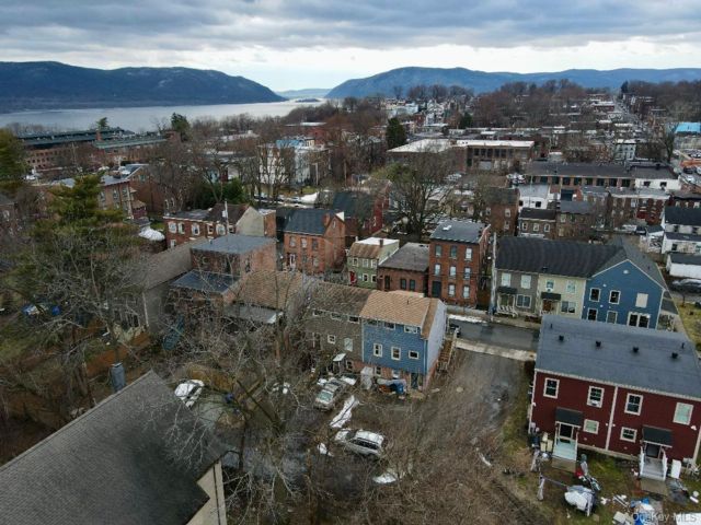 [Newburgh Real Estate, listing number 7272666]