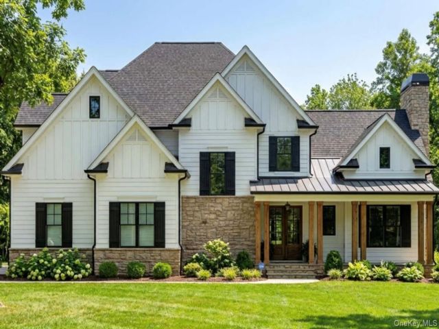  4 BR,  4.00 BTH &nbsp;Colonial style home in Poughkeepsie