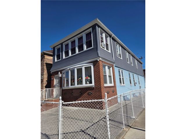  6 BR,  2.00 BTH &nbsp;House style home in Elmhurst