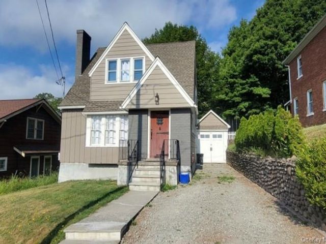  2 BR,  2.00 BTH &nbsp;Cape cod style home in Liberty